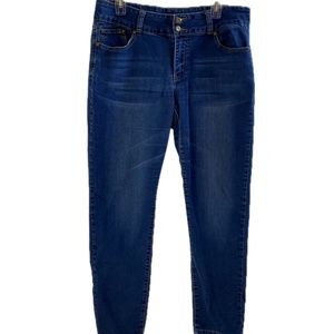Women/Juniors Blue Jeans Size: 14